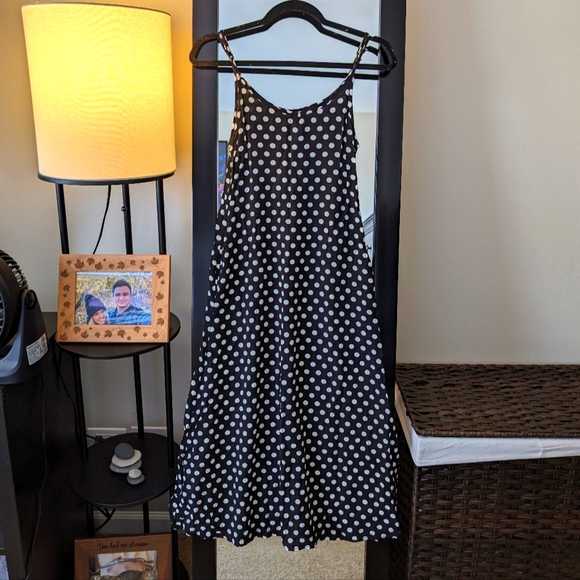 Dresses & Skirts - XS Polka Dot Midi Dress